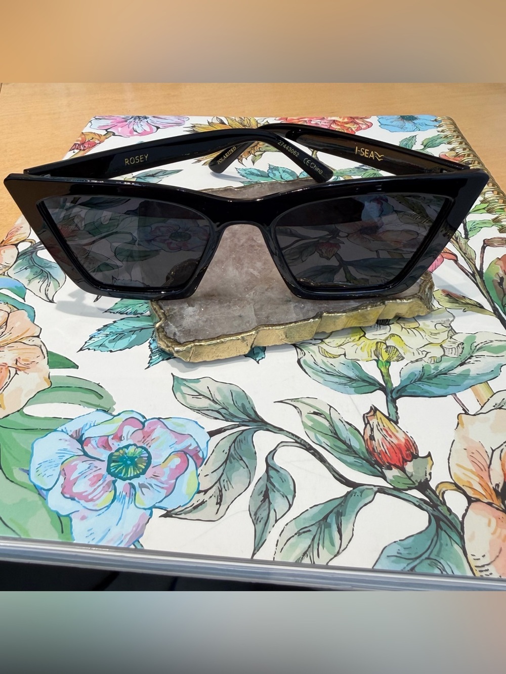 I-SEA x Anthropologie Rosey Polarized Sunglasses. Color Black/Smoke